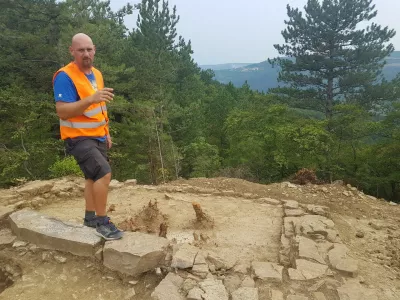Miha Murko, ZVKDS, Center za preventivno arheologijo, arhelo&scaron;ko najdi&scaron;če, &Scaron;pina 2, drugi tir, sveti&scaron;če / Foto: Katja Gle&scaron;čič 