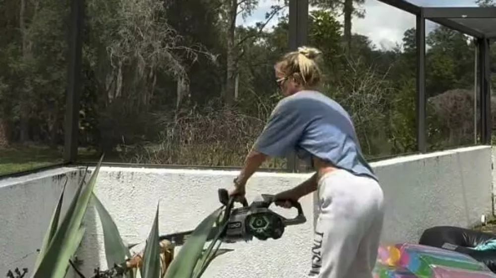 Story from Jam Press (Extreme Allergic Reaction)Pictured: Video Grab: Aleksandra cutting down the agave plants.Mum-of-five suffers extreme allergic reaction after cutting down toxic plants in own gardenA mum-of-five was left covered in an agonising rash within minutes of cutting down agave plants in her garden after toxic sap sprayed onto her skin.Aleksandra Schmidt, 42, had been removing overgrown agave plants around her pool as part of a DIY landscaping project at her home in Florida.She had several agave plants in the garden, with five on each side of the pool, and had decided to remove one row because they had become too large for the space.Aleksandra, who splits her time between the Tampa and Fort Lauderdale areas, said she knew the plants were sharp but had no idea their sap could trigger such a severe reaction.Using a chainsaw after finding her machete wasn't sharp enough, she was showered with agave sap and shards as she cut through the plants.Within minutes, she noticed an intense stinging sensation on her legs.Aleksandra said: "It felt like multiple bee stings."When I looked down, I saw countless reddish-copper spots on my legs."At first, I thought I had somehow cut myself and was bleeding."The itching quickly became unbearable.She ran into her swimming pool before realising the red spots were actually tiny agave shards stuck all over her skin.Aleksandra rushed inside and got into the shower, desperately rubbing the affected areas because it was the only thing that brought any relief.She said: "My legs became extremely irritated and inflamed."What worried me most was that I started getting chills and generally felt very strange."I wasn't sure how severe the reaction might become."It quickly became obvious this was much more than a minor rash or simple skin irritation."Aleksandra suffered redness, burning, itching and chills but, thankfully, did not experience breathing difficulties or anaphylaxis.She applied hydrocortisone cream after showering and believes taking an Allegra tablet earlier that morning for seasonal allergies may also have helped.It gradually disappeared over the following four days without the need for hospital treatment, as reported by NeedToKnow.Now fully recovered, Aleksandra says there is no sign the incident ever happened.She added: "I cut a plant that, unbeknownst to me, could cause a severe reaction."I learned something new and now I know."My biggest takeaway is that many people, like me, may not realise agave sap can cause severe skin reactions, especially when combined with sun exposure."If sharing my experience helps even one person avoid going through the same thing, then it was worth talking about."The video documenting Aleksandra's horrifying reaction, shared Wednesday (27 May) has been viewed more than three million times on social media, with thousands of users sharing their thoughts.One person said: "I had zero knowledge of this. Thank you for spreading awareness."Another wrote: "Hardcore! Gardening can be dangerous."Someone else added: "Thank you for sharing this education. I would have never known."A fourth commented: "Oh my!! That looks terribly painful!! You're brave to post this. You will save someone else pain and misery. I absolutely hate those plants. They're scary looking."However, not everyone was sympathetic.One viewer wrote: "It's the flip flops and sweats pulled to knees while using a chainsaw for me."ENDSEDITOR'S NOTE: Exclusive Licence: An exclusive licence has been obtained directly from the verified copyright holder. Jam Press holds exclusive distribution rights for the agreed content within the terms of the contributor agreement.,Image: 1116795156, License: Rights-managed, Restrictions: EDITOR'S NOTE: Exclusive Licence: An exclusive licence has been obtained directly from the verified copyright holder. Jam Press holds exclusive distribution rights for the agreed content within the terms of the contributor agreement., Model Release: no 