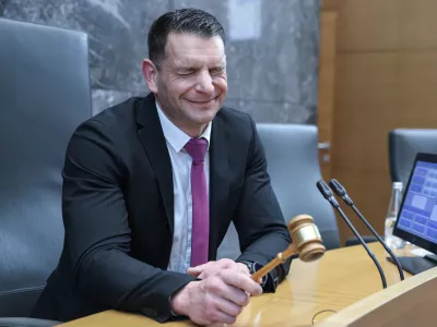 Novi predsednik DZ Zoran Stevanović, Resnica- 10.04.2026 - ustanovna seja novega sklica DZ, ki jo je sklicala predsednica republike Nata&scaron;a Pirc Musar; seja se je začela z imenovanjem predsednika in podpredsednika mandatno-volilne komisije, sledila je prekinitev, pol ure po prekinitvi pa se je začela seja mandatno-volilne komisije DZ za pripravo druge točke dnevnega reda; v nadaljevanju seje DZ so potrjevali mandate poslancem in volili predsednika DZ//FOTO: Jaka Gasar / Foto: Jaka Gasar