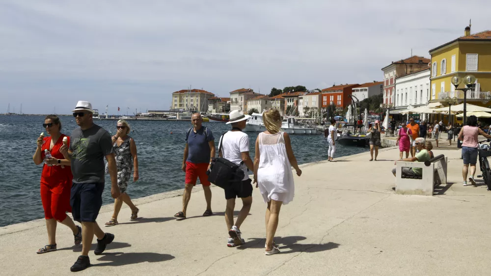 Poreč1.08.2023 - Hrva&scaron;ka Istra - turizem - poletje - počitnice - turisti - turistična sezonaFOTO: Luka Cjuha