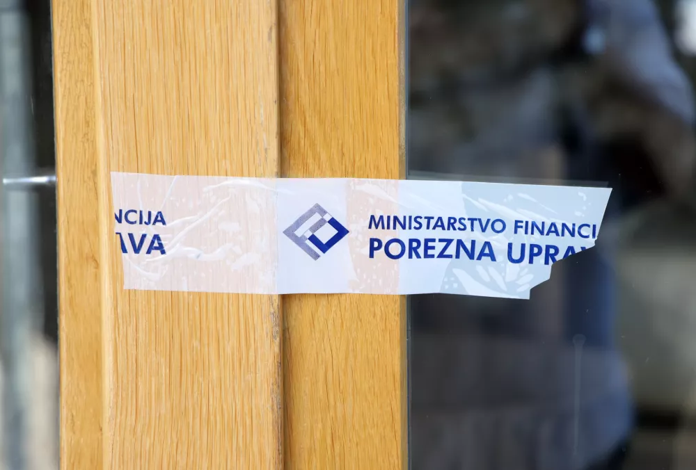 Hrva&scaron;ka, &Scaron;ibenik, davčna uprava, zapečaten vhod. Foto: Pixsell