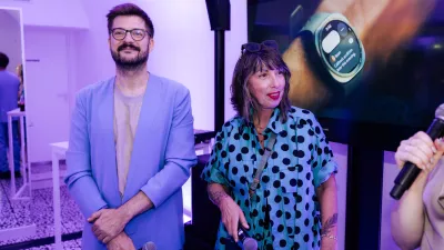 Melinda Rebrek, izvr&scaron;na producentka LJFW.Kot dodaja, želimo ustvarjati vsebine in zgodbe, ki bodo živele tudi zunaj osrednjega programa LJFW: &raquo;Prav v tem vidimo največjo vrednost ponovnega sodelovanja: v več kreativnosti, več povezovanja in dolgoročnej&scaron;ih učinkih.&laquo;Del raz&scaron;irjenega partnerstva z blagovno znamko so tudi nove kreacije oblikovalca Lana Krebsa,