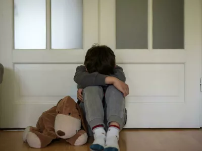 2PPHXA6 view of a child victim of child abuse in his room