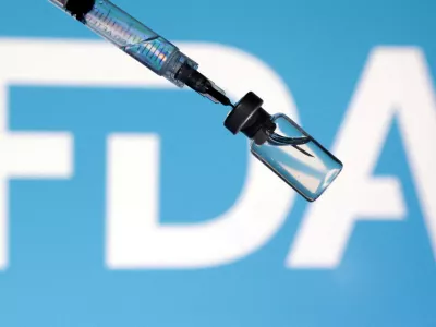 FILE PHOTO: A U.S. Food and Drug Administration (FDA) logo, a syringe and a vial are seen in this illustration taken May 13, 2025. REUTERS/Dado Ruvic/Illustration/File Photo