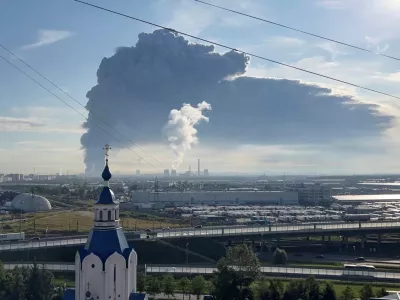 Smoke billows from the burning Wildberries warehouse following a Ukrainian drone attack, according to local authorities, in the course of the Russia-Ukraine conflict, in Saint Petersburg, Russia July 24, 2026, in this still image taken from video. REUTERS/Stringer