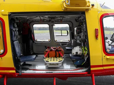 - Predstavljeni bodoči namenski helikopter,- 13.10.2025. _ Podpis pogodbe o nakupu dveh namenskih helikopterjev za nujno medicinsko pomoč med slovensko policijo in podjetjem Leonardo, ki sta jo podpisala Generalni direktor Policije Damjan Petrič in predstavnik podjetja Leonardo Andrea Mitreto.//FOTO: Bojan Velikonja