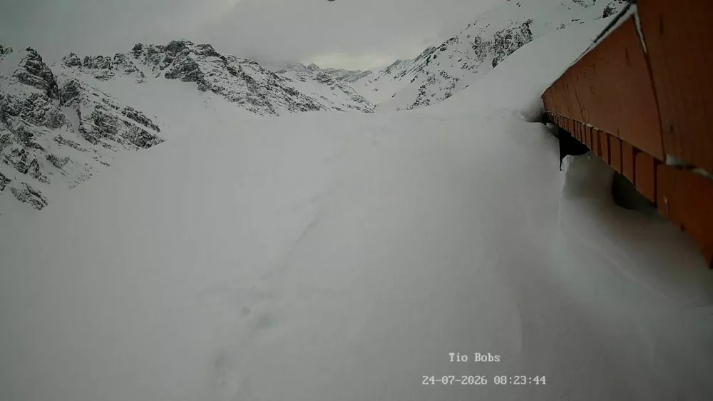 Trenutne razmere v sredi&scaron;ču Ski Portillo. Vir: spletna kamera