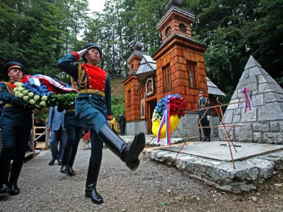 - spominska slovesnost ob 95. obletnici Ruske kapelice pod Vr&scaron;ičem- Ruska kapelica/// Foto: Matej Pov&scaron;e