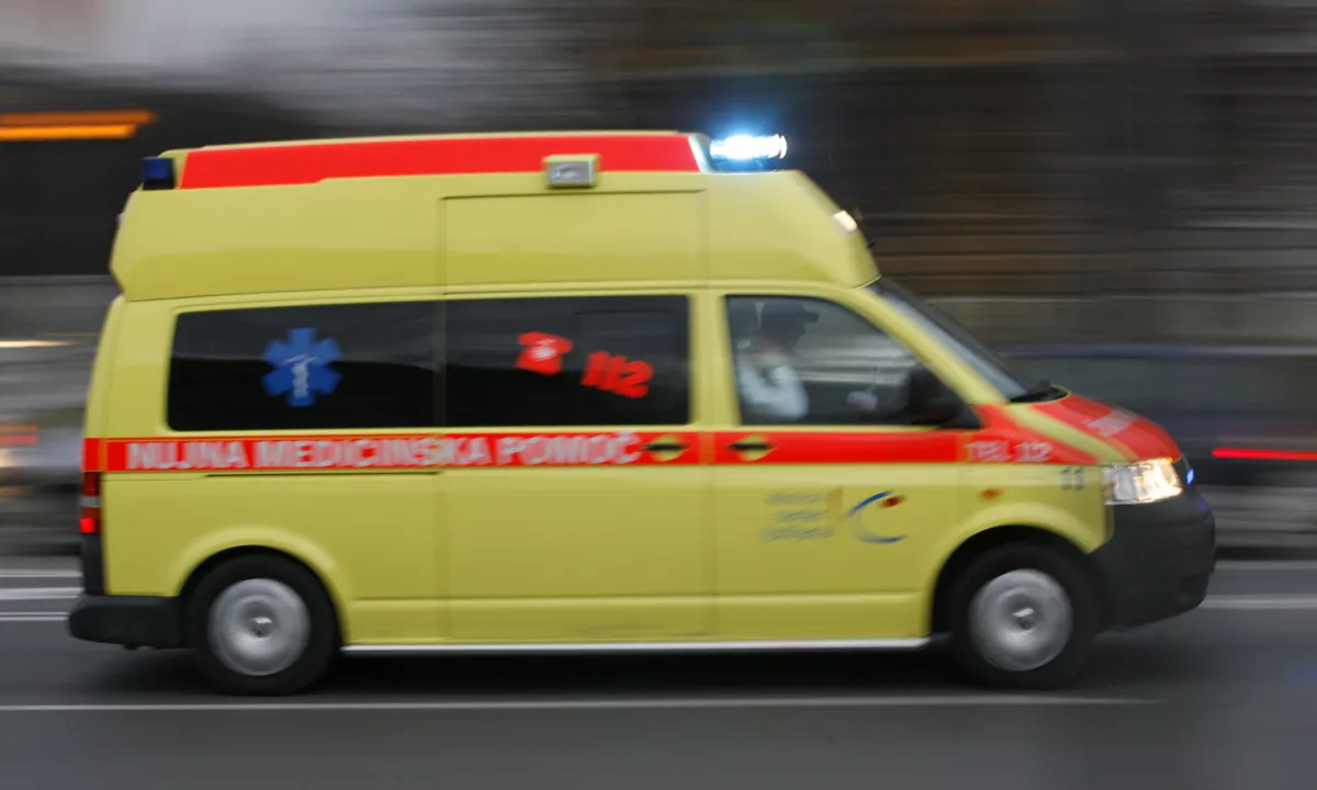 Nesreča na ljubljanskem gradbišču, delavca sta v smrtni nevarnosti