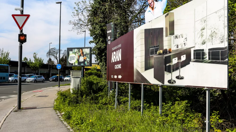 - oglasne table - jumbo plakat &ndash; reklamni pano - ogla&scaron;evanje - plakatiranje - Aran kuhinje - 16.04.2019 &ndash; križi&scaron;če Dunajska cesta &ndash; Topni&scaron;ka ulica v Ljubljani -//FOTOI: Bojan Velikonja