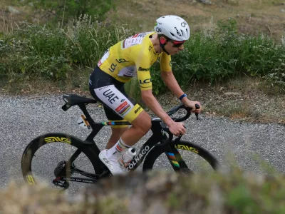 Cycling - Tour de France - Stage 20 - Le Bourg d'Oisans to Alpe d'Huez - Le Bourg d'Oisans, France - July 25, 2026 UAE Team Emirates XRG's Tadej Pogacar wearing the yellow jersey in action during stage 20 REUTERS/Stephanie Lecocq