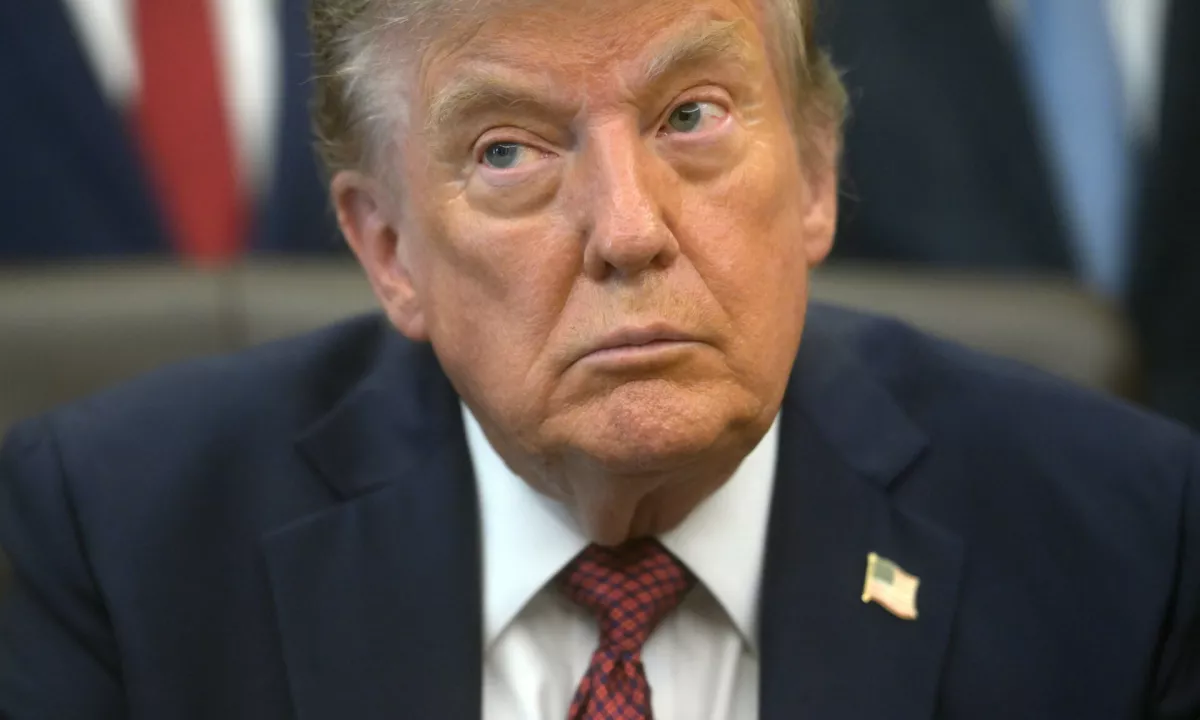 NYT: Na Trumpovi mizi tri možnosti – eskalacija, sankcije ali umik iz vojne