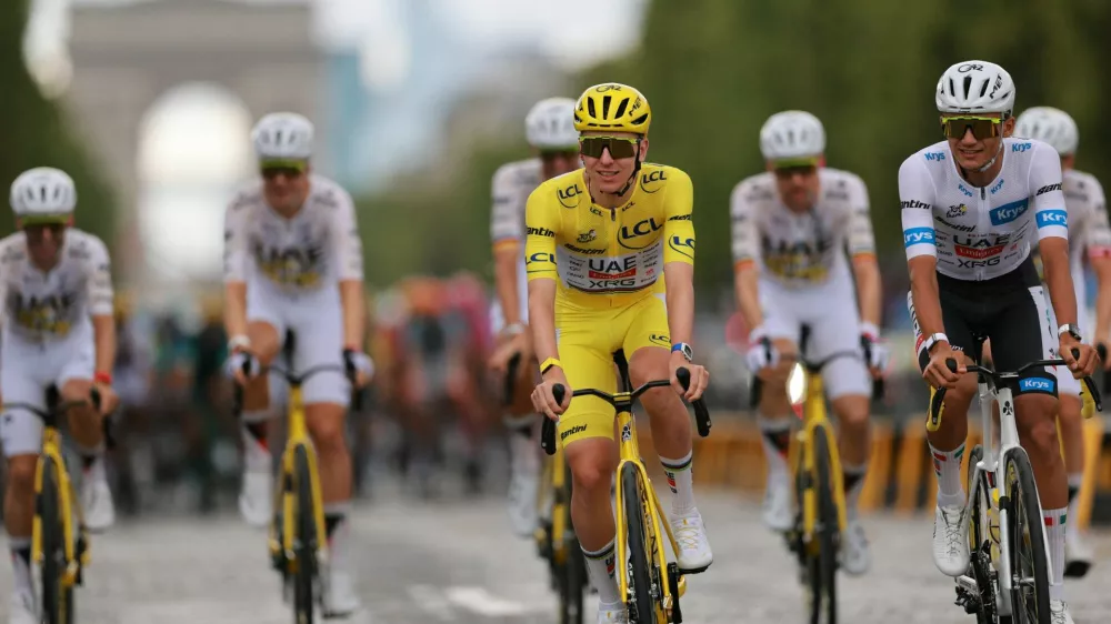 Cycling - Tour de France - Stage 21 - Paris, France - July 26, 2026 UAE Team Emirates XRG's Tadej Pogacar wearing the yellow jersey and UAE Team Emirates XRG's Isaac Del Toro wearing the white jersey in action with other cyclists during stage 21 REUTERS/Stephanie Lecocq
