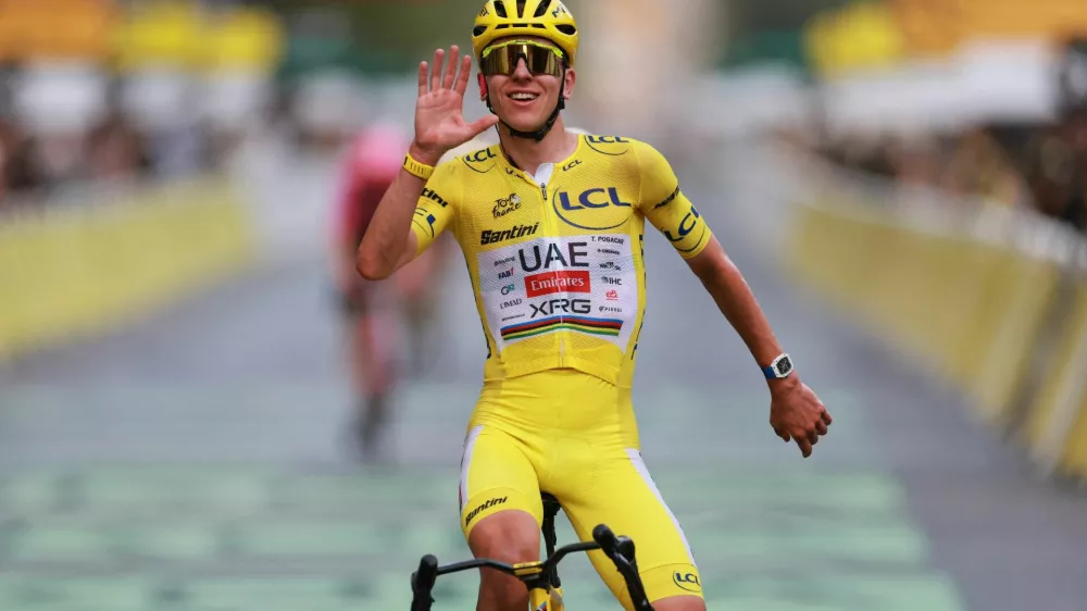 Cycling - Tour de France - Stage 21 - Paris, France - July 26, 2026 UAE Team Emirates XRG's Tadej Pogacar wearing the yellow jersey celebrates after completing stage 21 REUTERS/Stephanie Lecocq