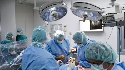 Operacija kolka, dr. Rasto Stok in dr. Peter PavlovÄŤiÄŤFOTO: JAKA GASAR / NEDELJSKI
