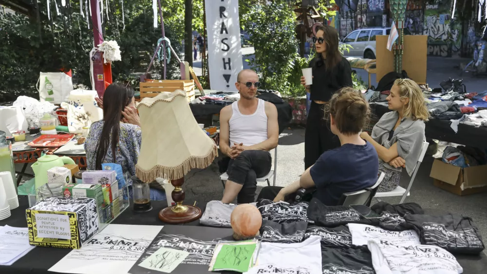 Reciklart odpira vpra&scaron;anja potro&scaron;nje in skupnosti