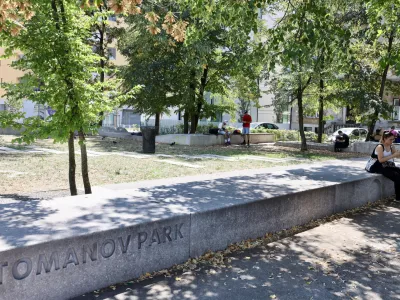 Park v sredi&scaron;ču Ljubljane po deratizaciji spet zanemarjen: so ga odprli tudi za podgane?