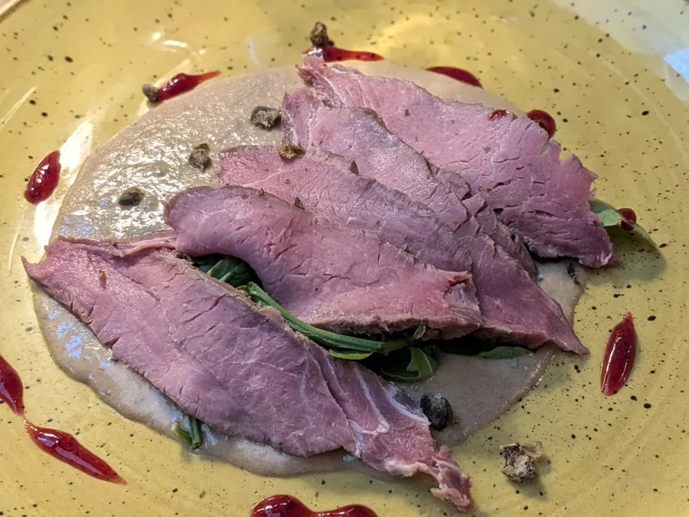 Divji pra&scaron;ič s tunovo omako, Osteria Antenati
