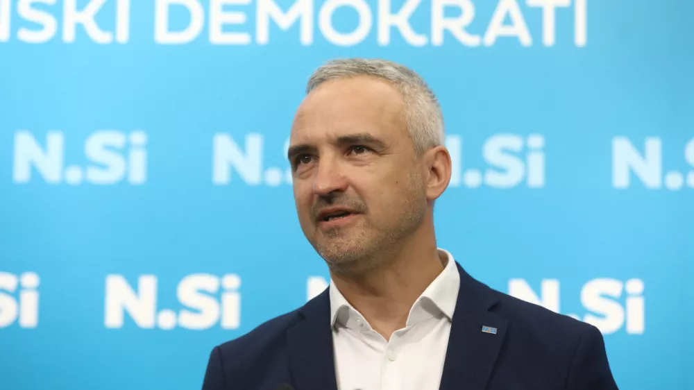 Janez Cigler Kralj 01.08.2025 - novinarska konferenca pred prihajajočo 25. obletnico delovanja NSi, na kateri bo vodstvo NSi na čelu s podpredsednikom in vodjo poslanske skupine Janezom Ciglerjem Kraljem, podpredsednikom in poslancem Jernejem VrtovcemFoto: Luka Cjuha