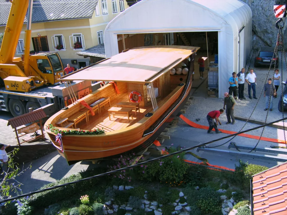 Barka Ljubljanica pred splavitvijo