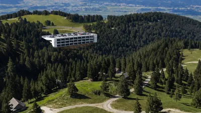 Pogled na predvideno garažno hi&scaron;o Jezerca s Kri&scaron;ke planine. Vizualizacijo je na podlagi trenutno dostopnih podatkov pripravila Koalicija za trajnostno prometno politiko. Foto: KTPP