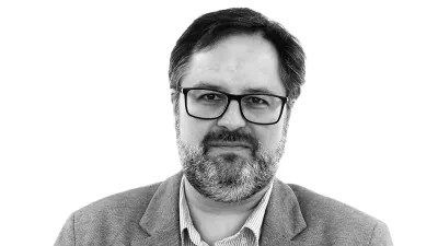 Ale&scaron; Gaube- Redakcija Dnevnik 2024 - portreti za komentarje in kolumne - kolumnisti - komentatorji &ndash; novinarji - portret //FOTO: Luka Cjuha