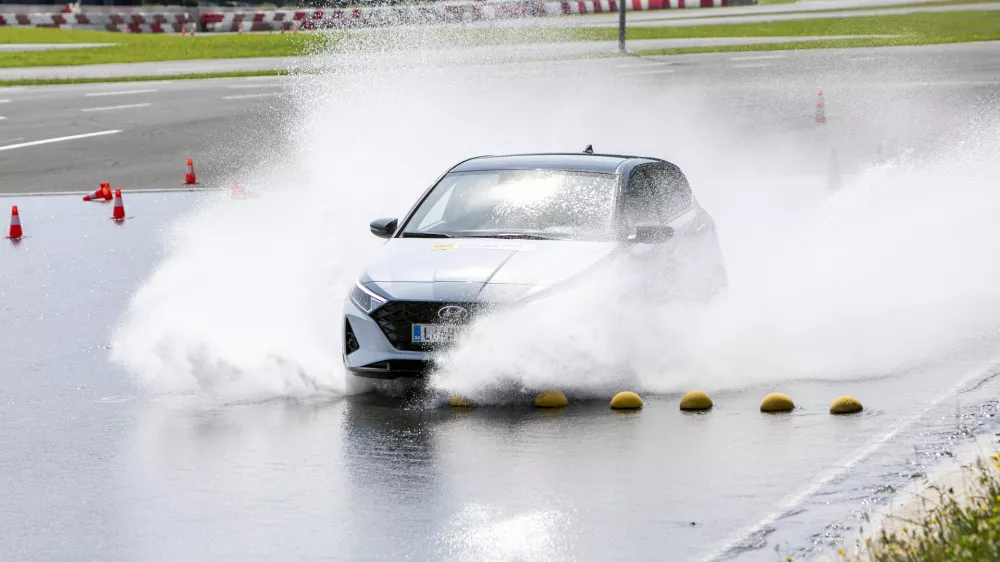- 13.08.2021  AMZS Center varne vonje Vransko  praktični preizkus na poligonu v okviru nacionalne preventivne akcije Hitrost, //FOTO: Matja Rut