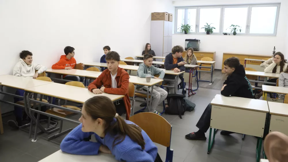 Ključ do uspe&scaron;nega vključevanja ali dodatna izolacija učencev?