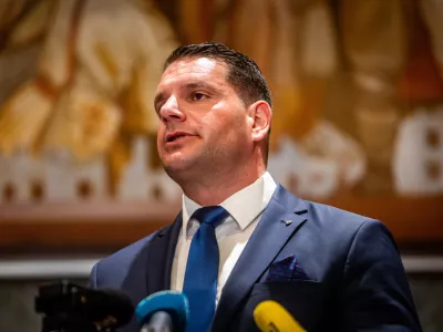 Je po kamelji kupčiji predsednik DZ Stevanović postal upnik davčnega doktorja Snežiča?