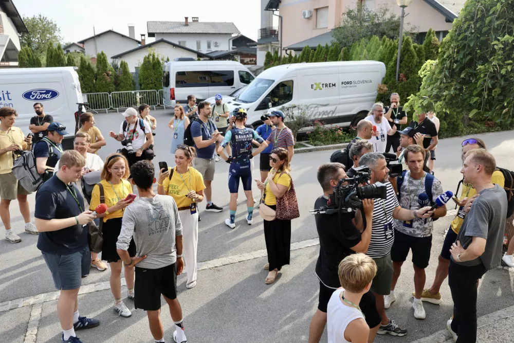 Komenda v rumenem, Pogačar navdu&scaron;en nad dogajanjem: "Bolj&scaron;e kot na Alpe d'Huez"