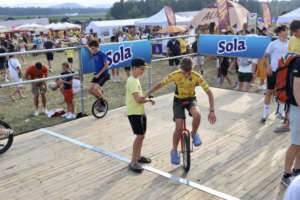 Komenda v rumenem, Pogačar navdu&scaron;en nad dogajanjem: "Bolj&scaron;e kot na Alpe d'Huez"