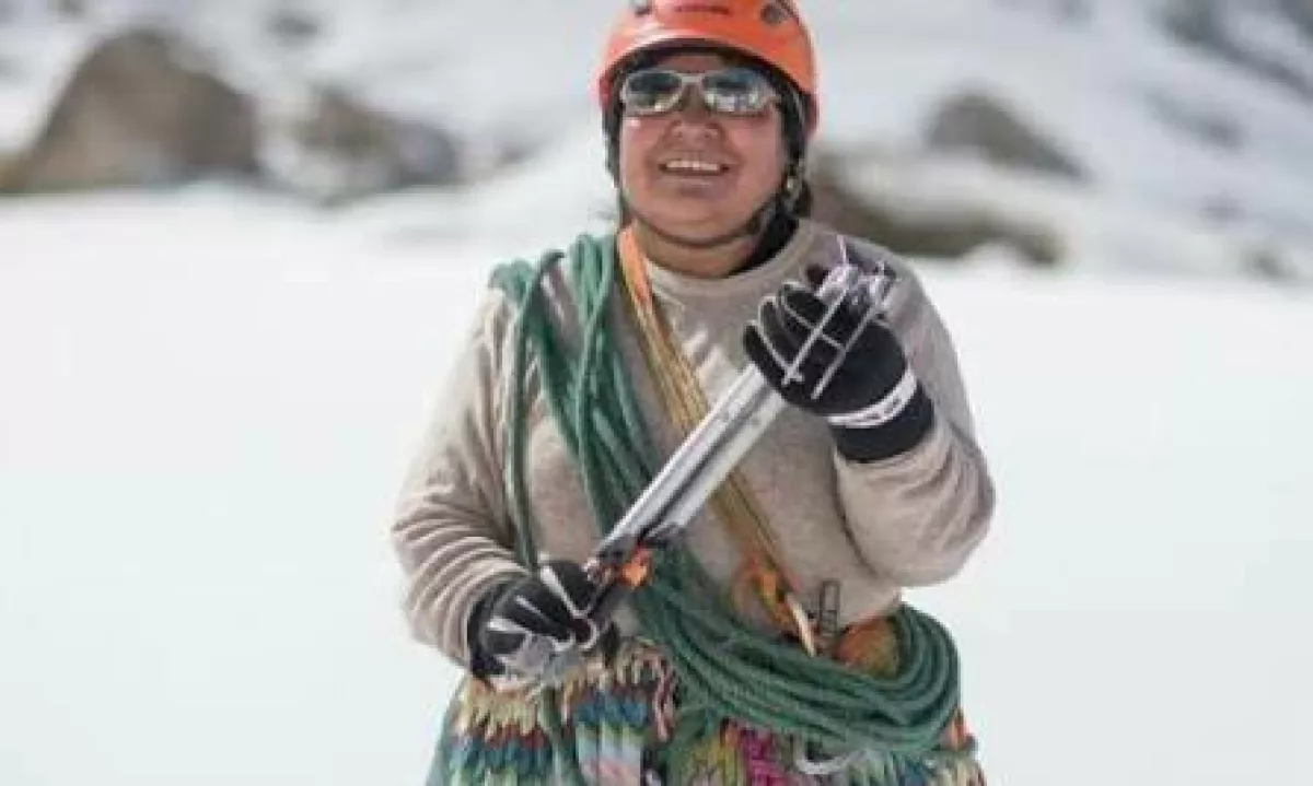 Posmehovali so se ji, ker pleza v krilu. Danes meri na Mount Everest