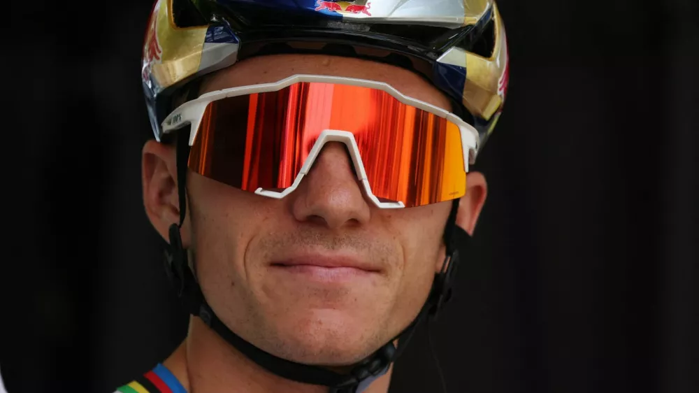 Cycling - Tour de France - Stage 13 - Dole to Belfort - Dole, France - July 17, 2026 Red Bull - BORA - hansgrohe's Remco Evenepoel before the start of stage 13 REUTERS/Gonzalo Fuentes