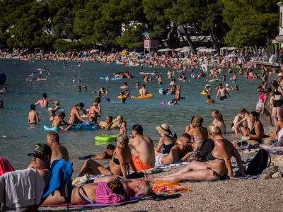 Prizor z glavne plaže v Makarski. Foto: Pixsell