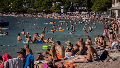 Prizor z glavne plaže v Makarski. Foto: Pixsell