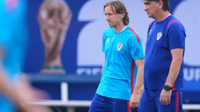 Croatia's Luka Modric, left, talks with head coach Zlatko Dalic during a training session ahead of their team's World Cup Group L soccer match against England, Tuesday, June 16, 2026, in Dallas. (AP Photo/Julio Cortez)