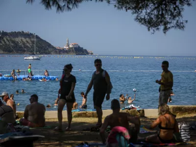 30.7.2026 - Plaža Strunjan - turizem - turistična sezona - kopanje - počitnice -Foto: Luka Cjuha