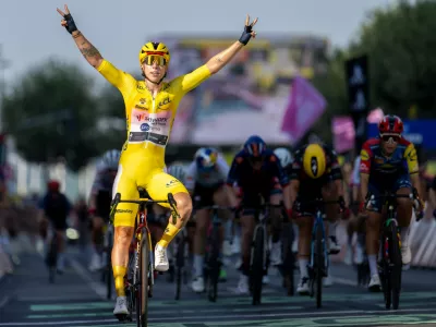 Netherlands' Lorena Wiebes of team SD Worx Protime celebrates crossing the finish line to win the second stage a 149 km from Aigle to Geneva during the Women's Tour de France (Tour de France Femmes), in Geneva, Switzerland, Sunday, Aug. 2, 2026. (Jean-Christophe Bott/Keystone via AP)