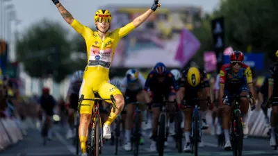 Netherlands' Lorena Wiebes of team SD Worx Protime celebrates crossing the finish line to win the second stage a 149 km from Aigle to Geneva during the Women's Tour de France (Tour de France Femmes), in Geneva, Switzerland, Sunday, Aug. 2, 2026. (Jean-Christophe Bott/Keystone via AP)