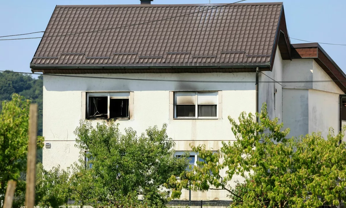 Novo o tragediji: Na truplih ubitih otrok sledi vbodov, mama se je pred kratkim odselila