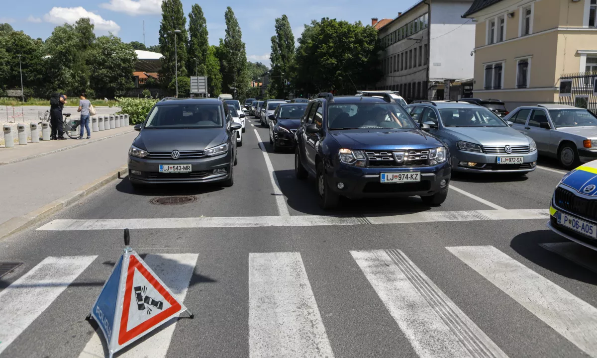 Zaradi prometne nesreče zaprti Zaloška cesta v Ljubljani in štajerska avtocesta