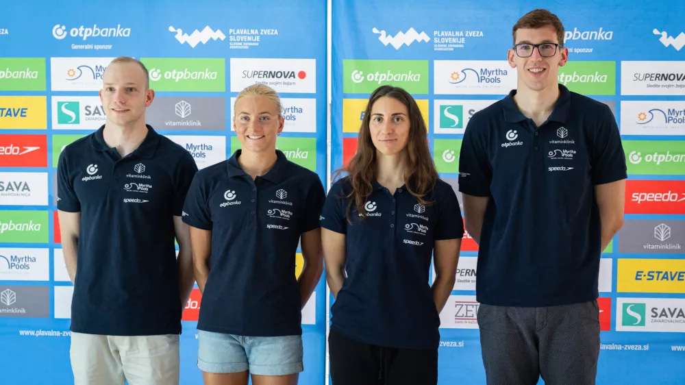 Ljubljana, Sportni center Ilirija.Novinarska konferenca pred odhodom slovenske plavalne reprezentance na Evropsko prvenstvo v Parizu.Plavalci Primoz Senica Pavletic, Neza Klancar, Tina Celik in Saso Boskan.