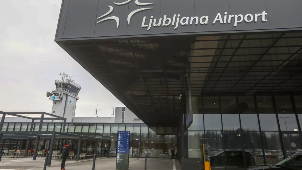 - potni&scaron;ki terminal -&nbsp;- 14.12.2022 - Letali&scaron;če Jožeta Pučnika Brnik &ndash; Aerodrom Ljubljana &ndash; Fraport Slovenija&nbsp;//FOTO: Luka Cjuha