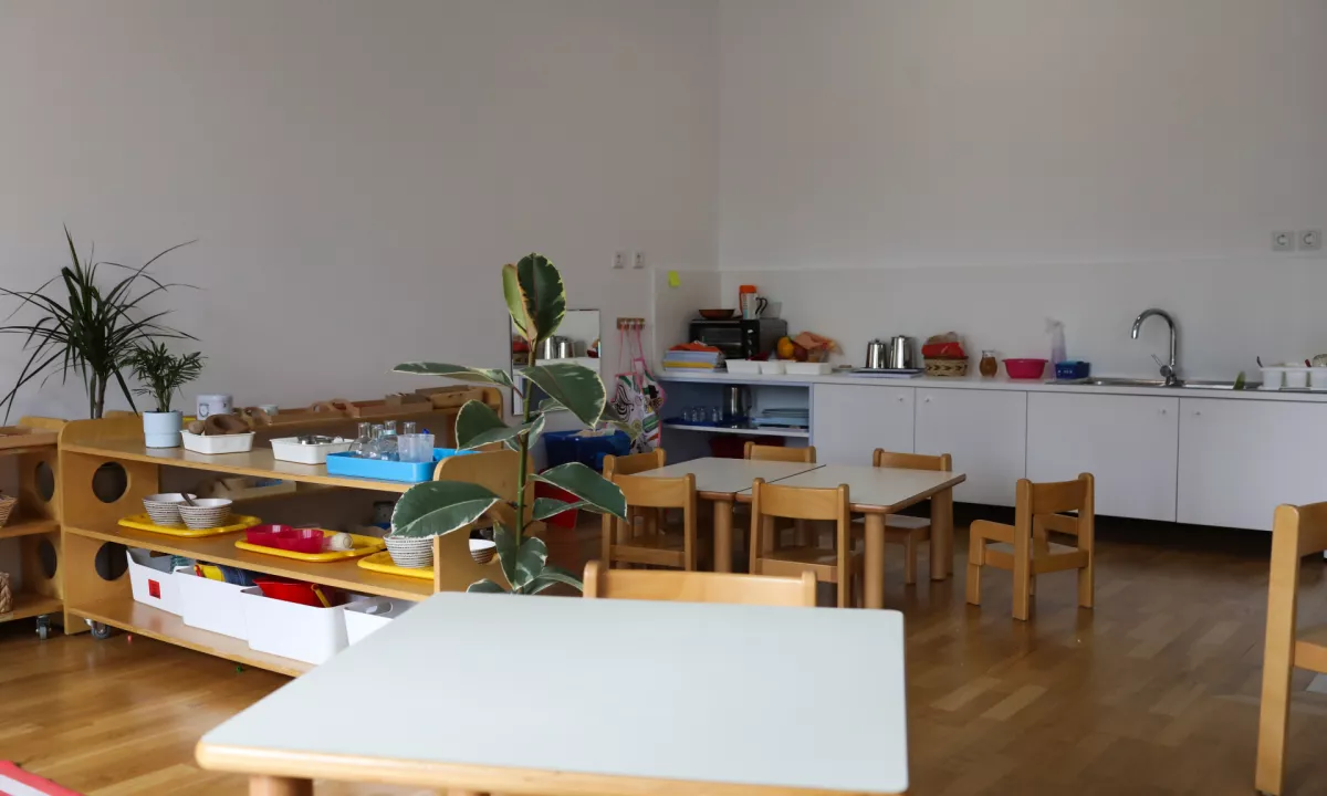 Brez starih staršev in brez vrtca: mlada družina pred težko dilemo