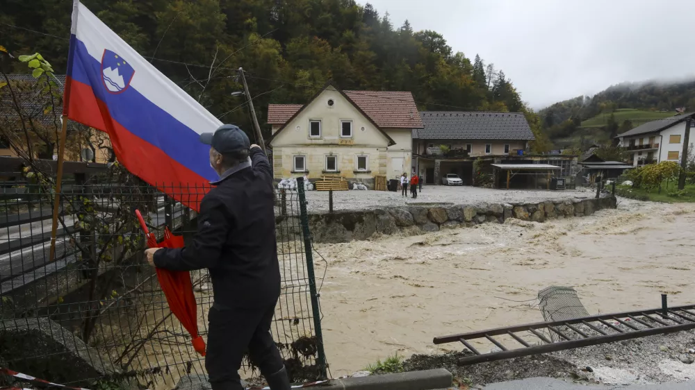 Stahovica - Kamni&scaron;ka bistrica- 27.10.2023 &ndash; rdeče vremensko opozorilo na območju severozahodne in jugozahodne Slovenije &ndash; neurje, intenzivne padavine &ndash; poplave, proženje zemeljskih plazov, //FOTO: Luka Cjuha