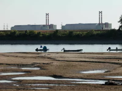 FILE PHOTO: Paks Nuclear Power Plant with the partially dried-up Danube riverbed in Dunaszentbenedek, Hungary, July 31, 2026. REUTERS/Bernadett Szabo/File Photo