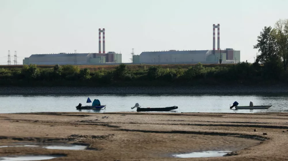FILE PHOTO: Paks Nuclear Power Plant with the partially dried-up Danube riverbed in Dunaszentbenedek, Hungary, July 31, 2026. REUTERS/Bernadett Szabo/File Photo