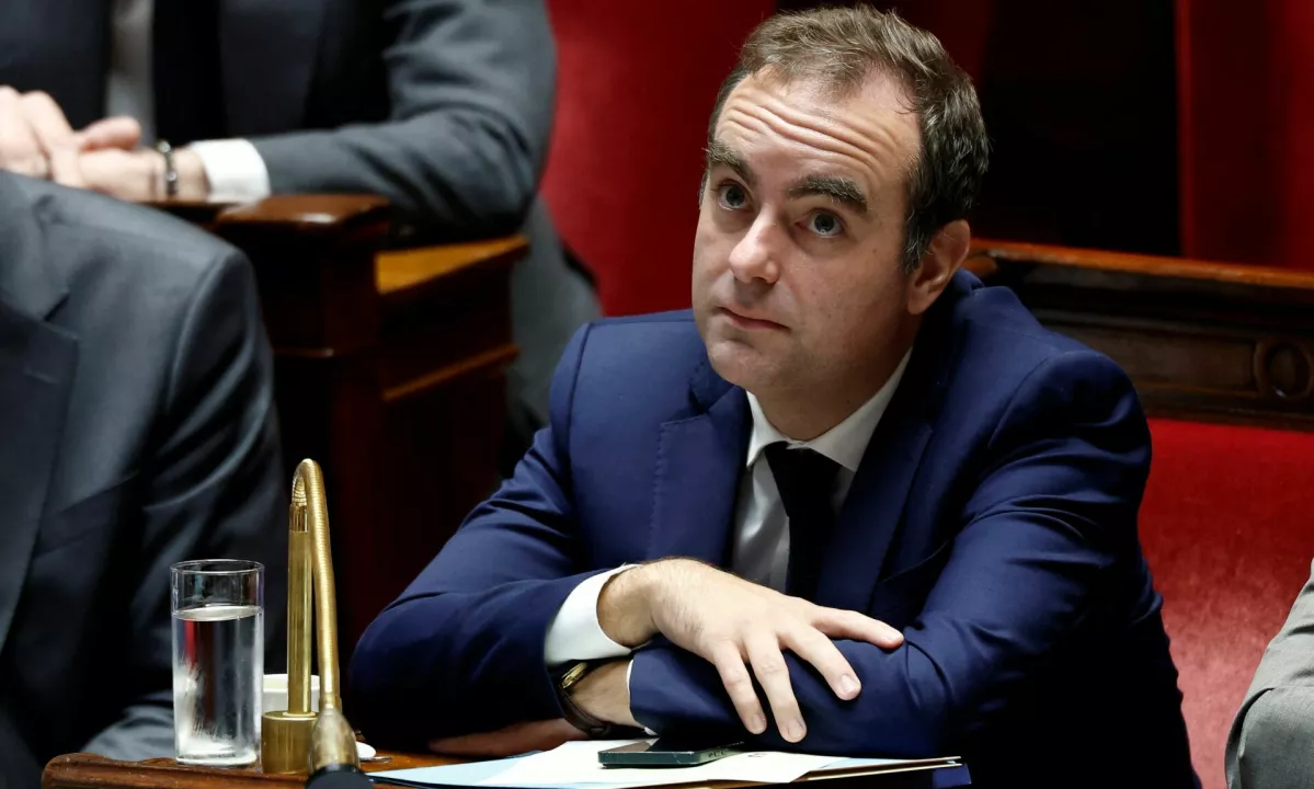 Temna plat francoske vlade: dva samomora sprožila preiskavo, zaposleni spregovorili o mobingu