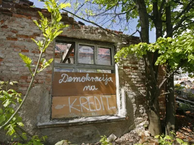 - ilustrativna gotografija - demokracija - kredit - podrtija - zapu&scaron;čena stavba //FOTO: Tomaž Skale / Foto: Tomaž Skale