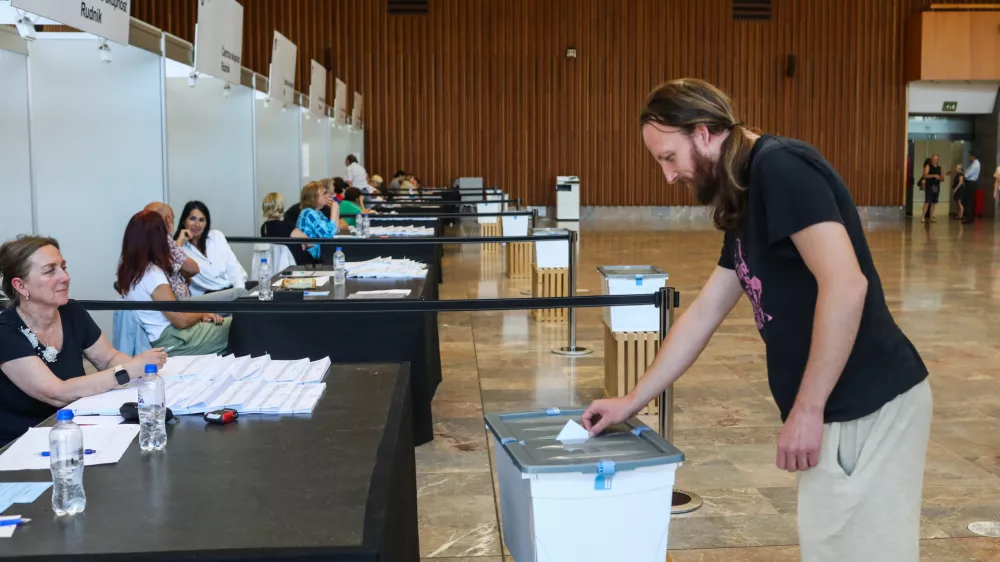 - 07.07.2026. - Predčasno glasovanje za Referendum o spremenjenem parkirnem odloku. Gospodarsko razstavi&scaron;če Ljubljana.//FOTO: Bojan Velikonja